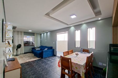 Casa para alugar com 150m², 2 quartos e 2 vagasSala