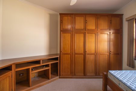 Casa de condomínio para alugar com 377m², 3 quartos e 5 vagasQuarto 2 - Armários