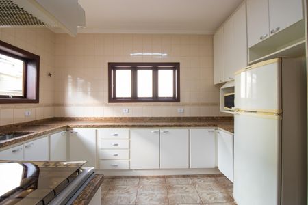 Casa de condomínio para alugar com 377m², 3 quartos e 5 vagasCozinha