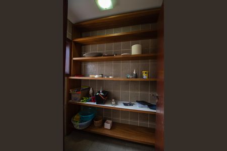 Casa de condomínio para alugar com 377m², 3 quartos e 5 vagasDespensa