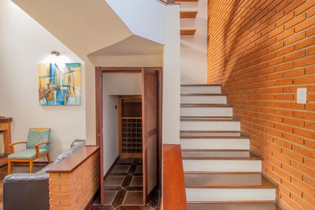 Casa de condomínio para alugar com 377m², 3 quartos e 5 vagasSala/escadas