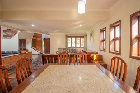 Casa de condomínio para alugar com 377m², 3 quartos e 5 vagasSala de jantar