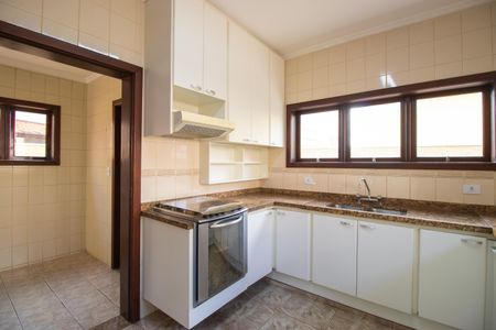 Casa de condomínio para alugar com 377m², 3 quartos e 5 vagasCozinha