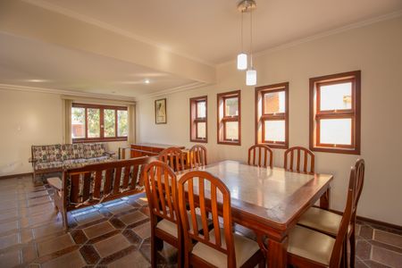 Casa de condomínio para alugar com 377m², 3 quartos e 5 vagasSala de jantar