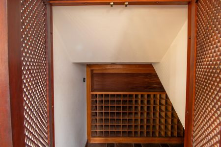 Casa de condomínio para alugar com 377m², 3 quartos e 5 vagasAdega