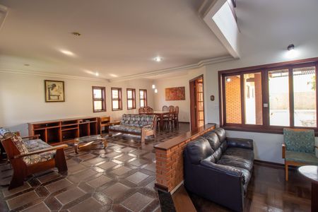 Casa de condomínio para alugar com 377m², 3 quartos e 5 vagasSala