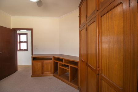 Casa de condomínio para alugar com 377m², 3 quartos e 5 vagasQuarto 2