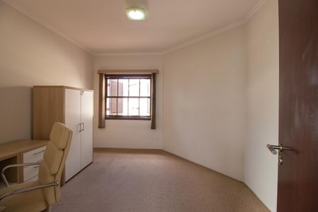 Casa de condomínio para alugar com 377m², 3 quartos e 5 vagasQuarto 1