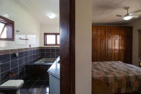 Casa de condomínio para alugar com 377m², 3 quartos e 5 vagasBanheiro do Quarto 3 - Suíte Master