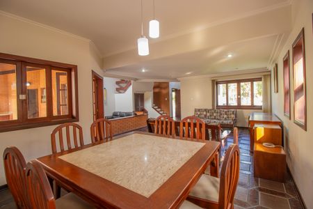 Casa de condomínio para alugar com 377m², 3 quartos e 5 vagasSala de jantar