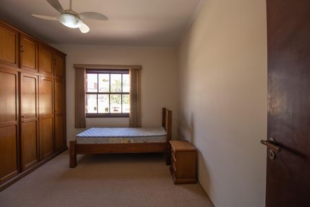 Casa de condomínio para alugar com 377m², 3 quartos e 5 vagasQuarto 2