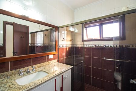 Casa de condomínio para alugar com 377m², 3 quartos e 5 vagasBanheiro Andar superior