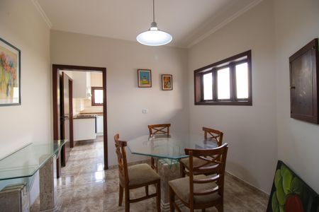 Casa de condomínio para alugar com 377m², 3 quartos e 5 vagasCopa-cozinha