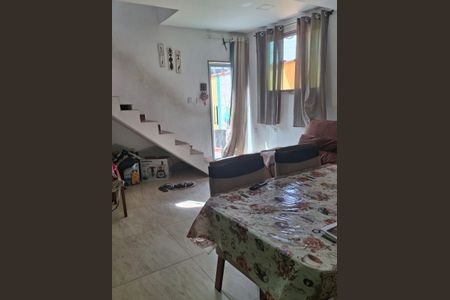 Sala de casa à venda com 3 quartos, 115m² em Cordovil, Rio de Janeiro