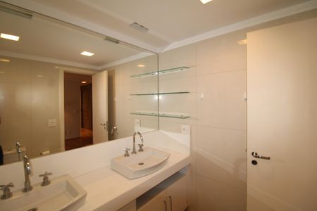 Apartamento para alugar com 186m², 3 quartos e 3 vagasQuarto 1 - Banheiro