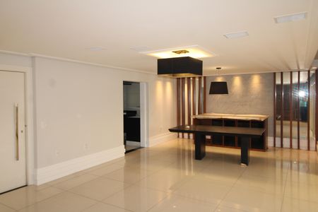 Apartamento para alugar com 186m², 3 quartos e 3 vagasSala