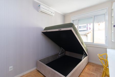 Quarto 1 de apartamento para alugar com 2 quartos, 58m² em Centro Histórico, Porto Alegre
