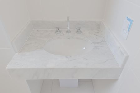 Banheiro de kitnet/studio à venda com 1 quarto, 24m² em Pinheiros, São Paulo