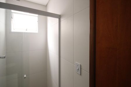 Banheiro de apartamento para alugar com 2 quartos, 45m² em Vila Constança, São Paulo