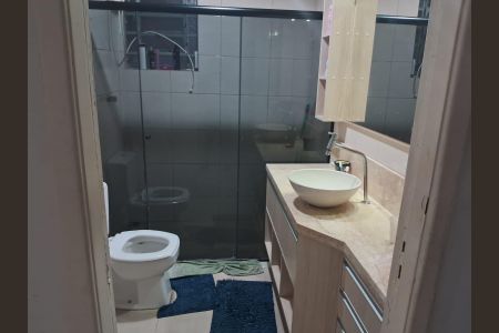 Banheiro de apartamento à venda com 3 quartos, 90m² em São Geraldo, Porto Alegre