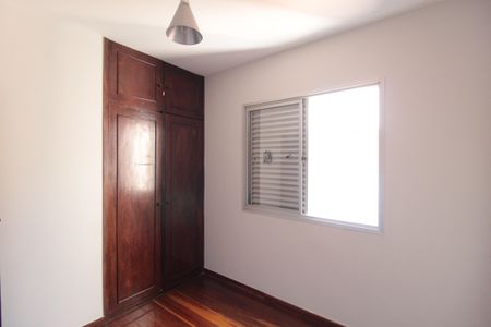 Apartamento à venda com 184m², 4 quartos e 2 vagasQuarto 2