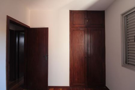 Apartamento à venda com 184m², 4 quartos e 2 vagasQuarto 2