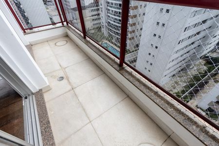 Apartamento para alugar com 128m², 3 quartos e 3 vagas Apartamento para alugar com 128m², 3 quartos e 3 vagasVaranda