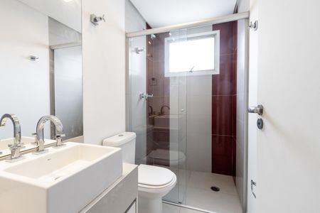 Apartamento para alugar com 128m², 3 quartos e 3 vagas Apartamento para alugar com 128m², 3 quartos e 3 vagasBanheiro do Corredor