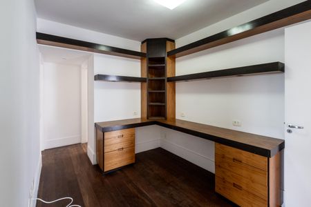 Apartamento para alugar com 128m², 3 quartos e 3 vagas Apartamento para alugar com 128m², 3 quartos e 3 vagasEscritório