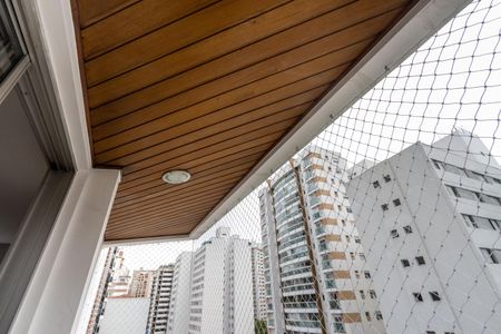 Apartamento para alugar com 128m², 3 quartos e 3 vagas Apartamento para alugar com 128m², 3 quartos e 3 vagasVaranda