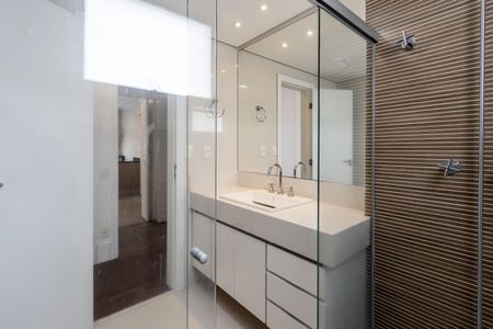 Apartamento para alugar com 128m², 3 quartos e 3 vagas Apartamento para alugar com 128m², 3 quartos e 3 vagasQuarto 1 - Banheiro