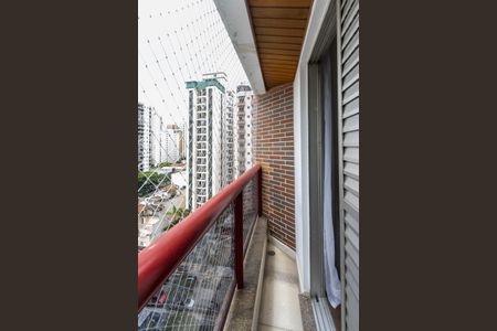 Apartamento para alugar com 128m², 3 quartos e 3 vagas Apartamento para alugar com 128m², 3 quartos e 3 vagasQuarto 1 - Varanda