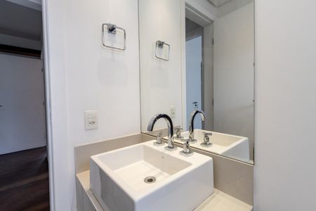 Apartamento para alugar com 128m², 3 quartos e 3 vagas Apartamento para alugar com 128m², 3 quartos e 3 vagasBanheiro do Corredor