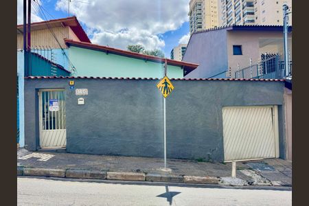 Casa à venda com 120m², 3 quartos e 3 vagasPlaca instalada na fachada do imóvel 