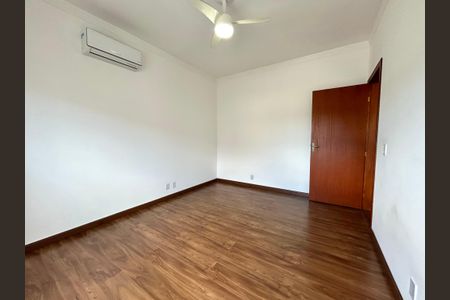 Casa de condomínio para alugar com 210m², 3 quartos e 2 vagasQuarto 1