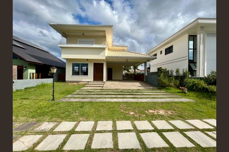 Casa de condomínio para alugar com 210m², 3 quartos e 2 vagasFachada