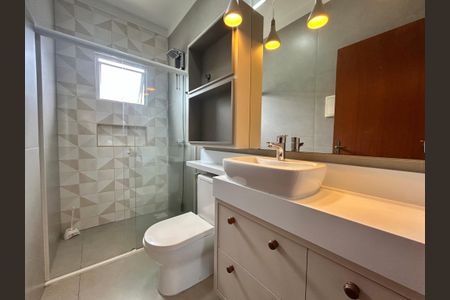 Casa de condomínio para alugar com 210m², 3 quartos e 2 vagasBanheiro Social