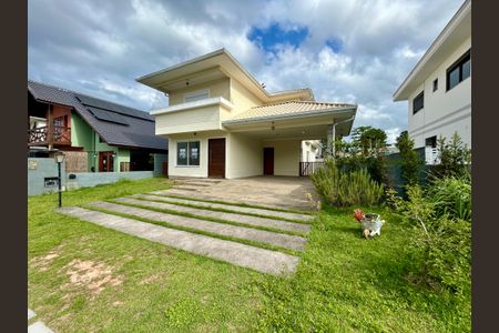 Casa de condomínio para alugar com 210m², 3 quartos e 2 vagasFachada