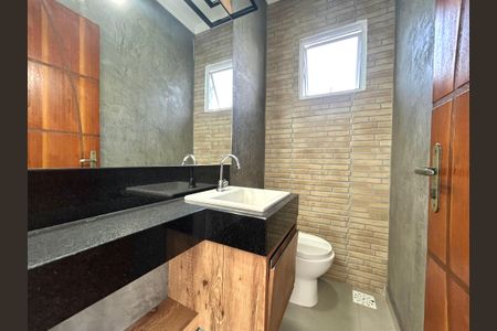 Casa de condomínio para alugar com 210m², 3 quartos e 2 vagasLava