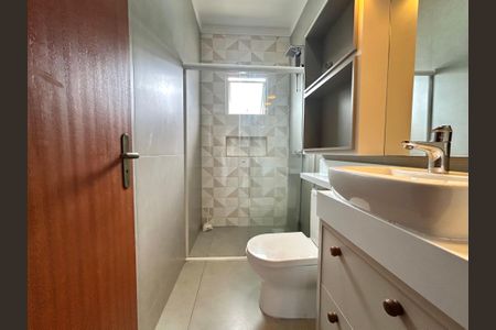 Casa de condomínio para alugar com 210m², 3 quartos e 2 vagasBanheiro Social