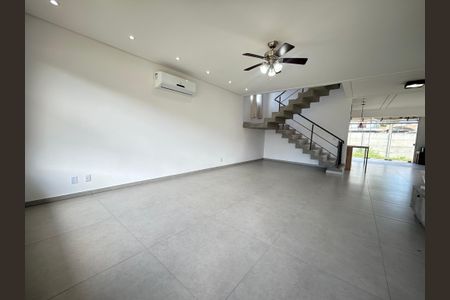 Casa de condomínio para alugar com 210m², 3 quartos e 2 vagasSala