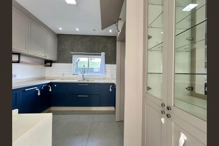 Casa de condomínio para alugar com 210m², 3 quartos e 2 vagasCozinha 