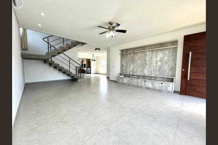 Casa de condomínio para alugar com 210m², 3 quartos e 2 vagasSala