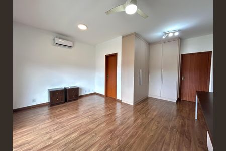 Casa de condomínio para alugar com 210m², 3 quartos e 2 vagasSuíte 