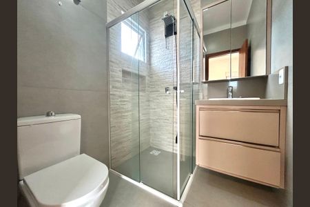 Casa de condomínio para alugar com 210m², 3 quartos e 2 vagasBanheiro suíte 