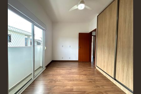 Casa de condomínio para alugar com 210m², 3 quartos e 2 vagasQuarto 2