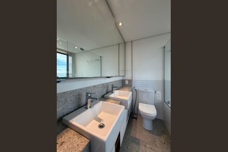 Apartamento para alugar com 188m², 4 quartos e 4 vagasBanheiro da Suíte 1