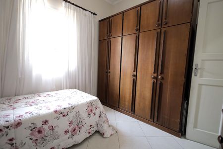 Casa à venda com 271m², 5 quartos e 3 vagas Casa à venda com 271m², 5 quartos e 3 vagasQuarto 2