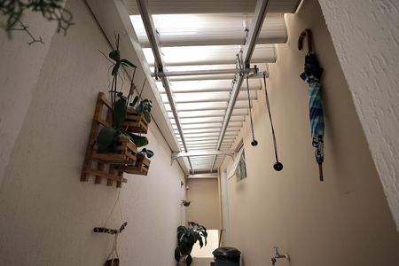 Casa à venda com 271m², 5 quartos e 3 vagas Casa à venda com 271m², 5 quartos e 3 vagasCorredor