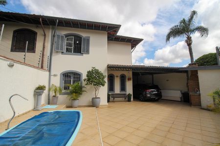 Casa para alugar com 205m², 3 quartos e 3 vagasFachada